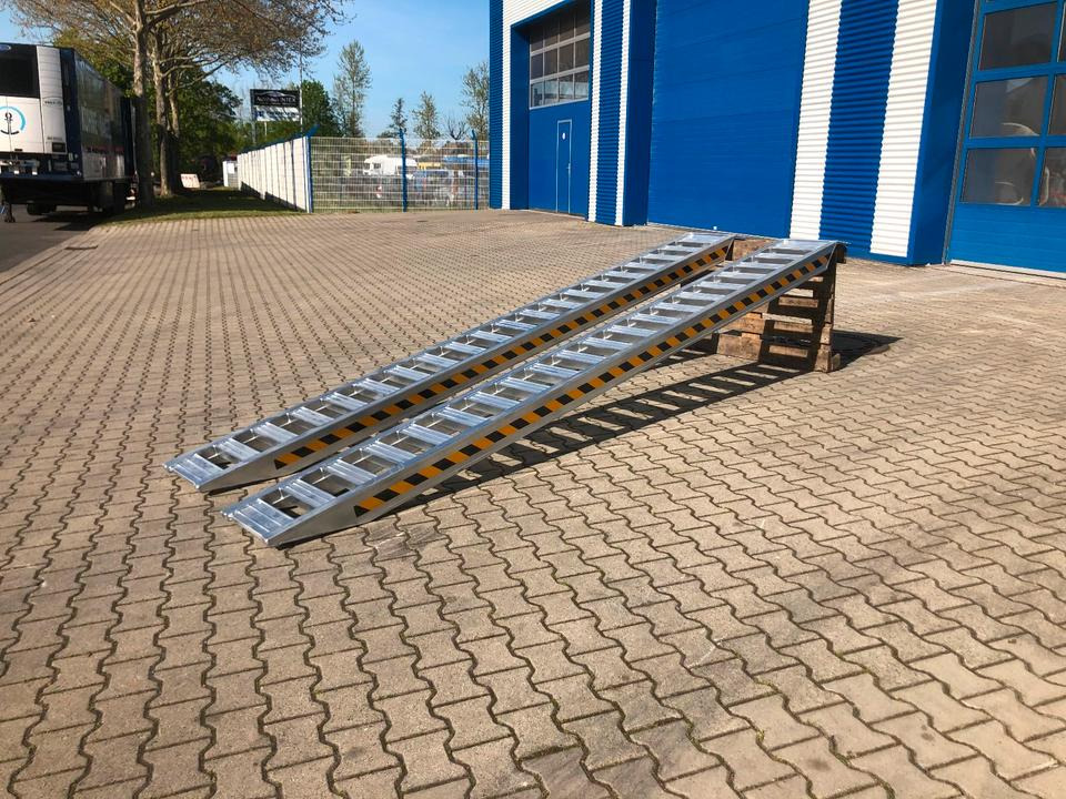 Alurampen Satz 4m 4000KG Minibagger Minilader Quad Auffahrrampe *INKL.19% MWST* - Погрузочная рампа: фото 1 Alurampen Satz 4m 4000KG Minibagger Minilader Quad Auffahrrampe *INKL.19% MWST* - Погрузочная рампа: фото 1