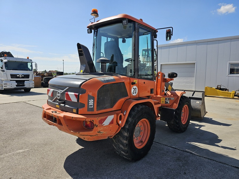 VOLVO L30G - Колёсный погрузчик: фото 4 VOLVO L30G - Колёсный погрузчик: фото 4