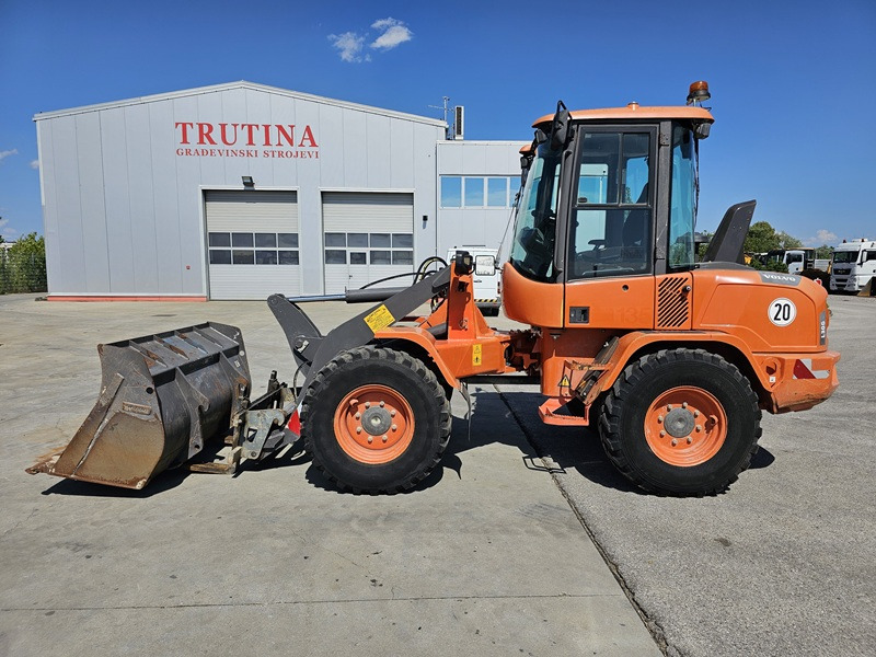 VOLVO L30G - Колёсный погрузчик: фото 2 VOLVO L30G - Колёсный погрузчик: фото 2
