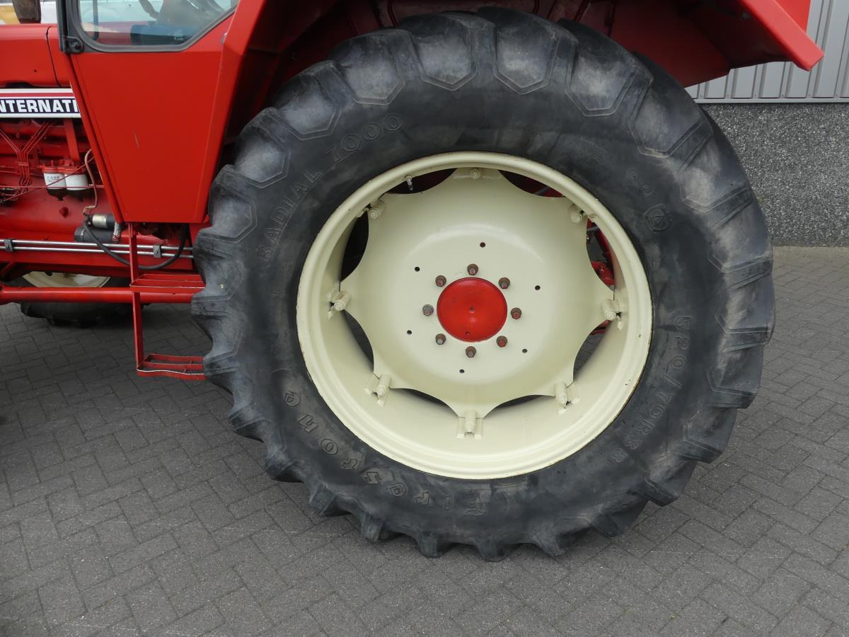 Трактор International 1055A: фото 17