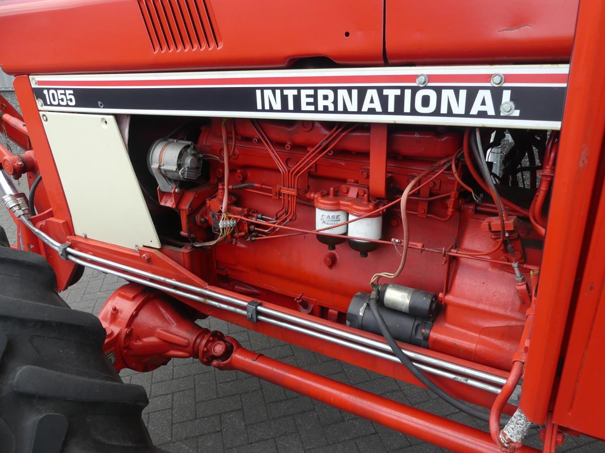 Трактор International 1055A: фото 24