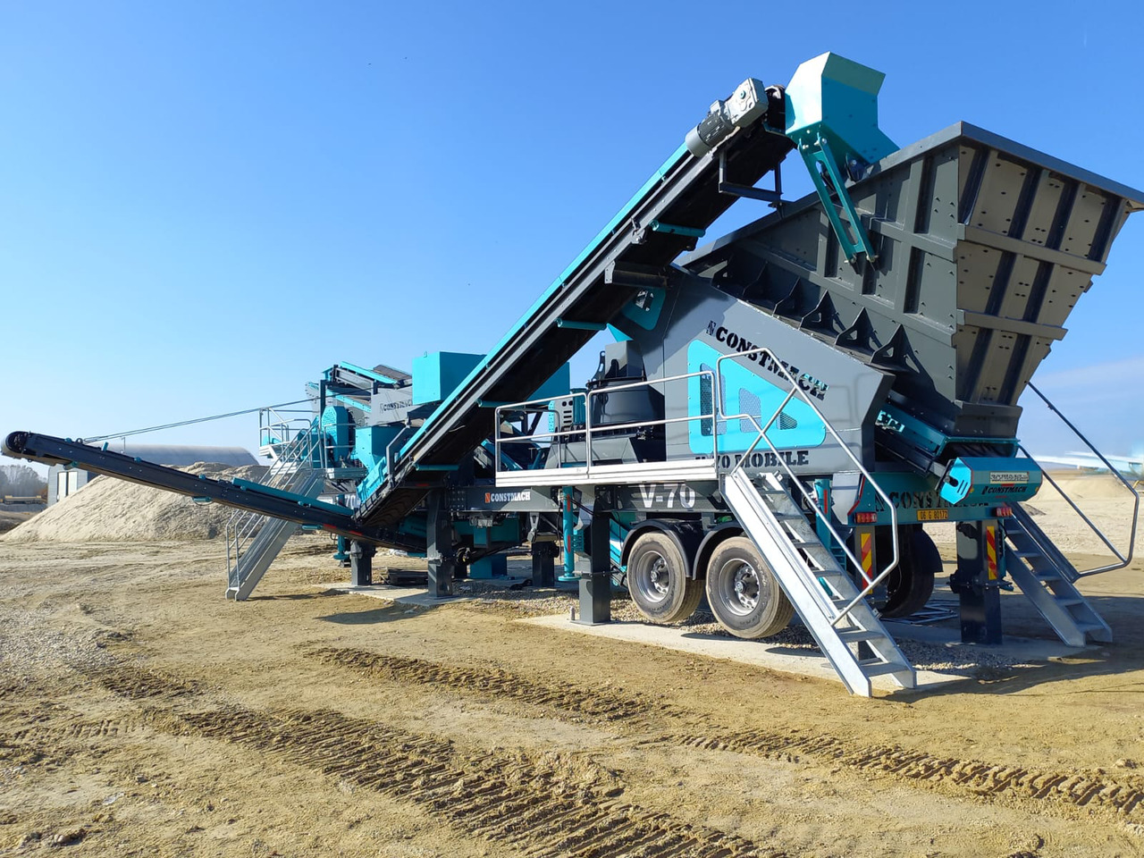 Constmach Concasseur Mobile À Arbre Vertical D'une Capacité De 200 T/H - Мобильная дробилка: фото 1 Constmach Concasseur Mobile À Arbre Vertical D'une Capacité De 200 T/H - Мобильная дробилка: фото 1