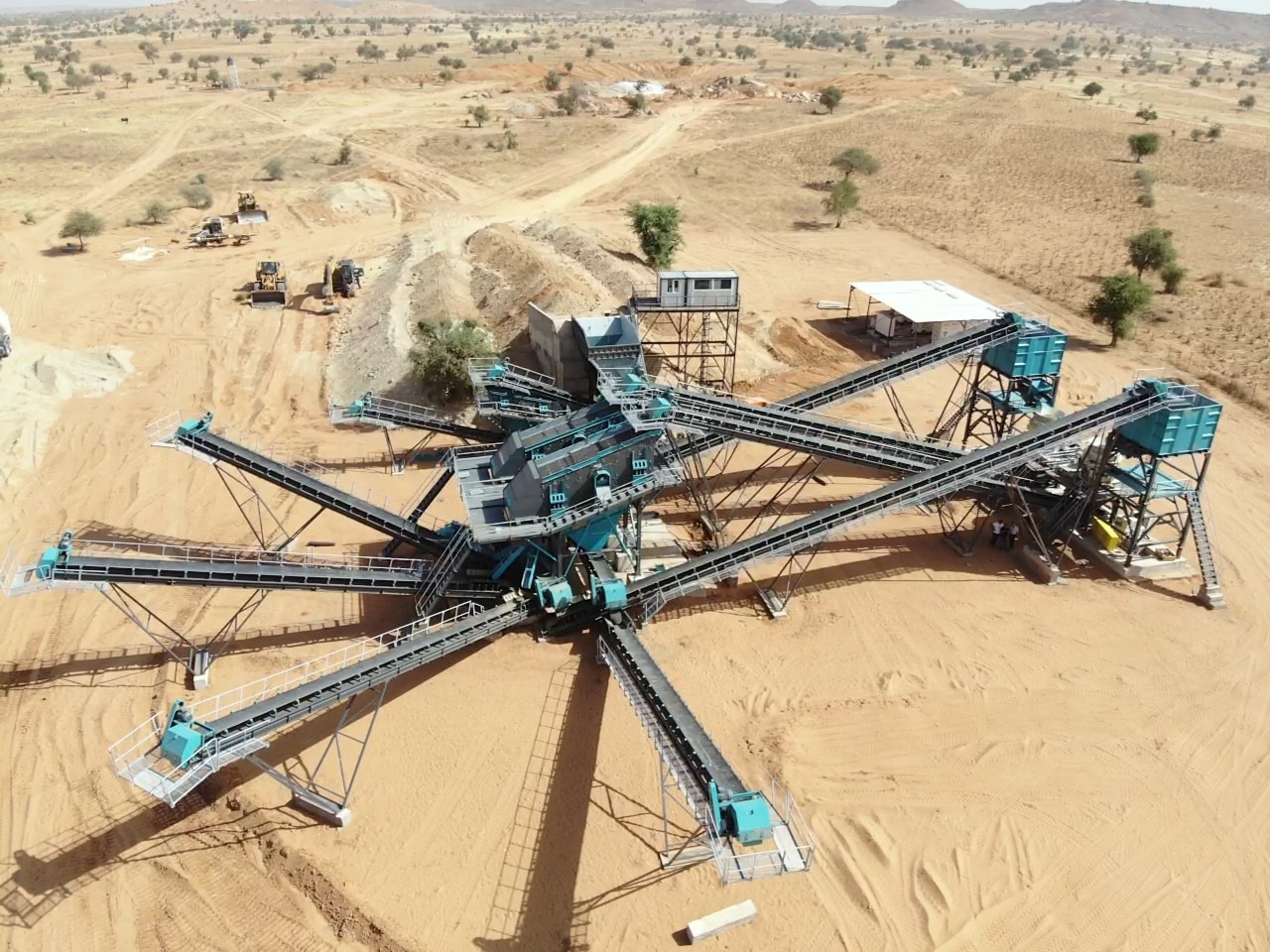 Constmach Stationary Stone Crushing and Screening Plant 50 to 1,000 TPH - Дробилка: фото 5 Constmach Stationary Stone Crushing and Screening Plant 50 to 1,000 TPH - Дробилка: фото 5