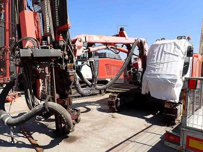Sandvik DX800 - Буровая машина: фото 1 Sandvik DX800 - Буровая машина: фото 1