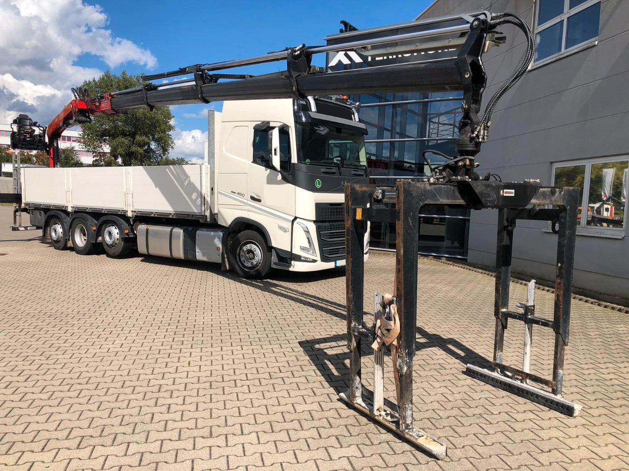 Volvo FH460 8x2 TRIDEM VLA&NLA gelenkt*FASSI F215AS.24 - Грузовик бортовой/ Платформа, Автоманипулятор: фото 3 Volvo FH460 8x2 TRIDEM VLA&NLA gelenkt*FASSI F215AS.24 - Грузовик бортовой/ Платформа, Автоманипулятор: фото 3