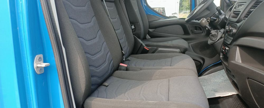 Грузовик с закрытым кузовом Iveco Daily 70C18: фото 20