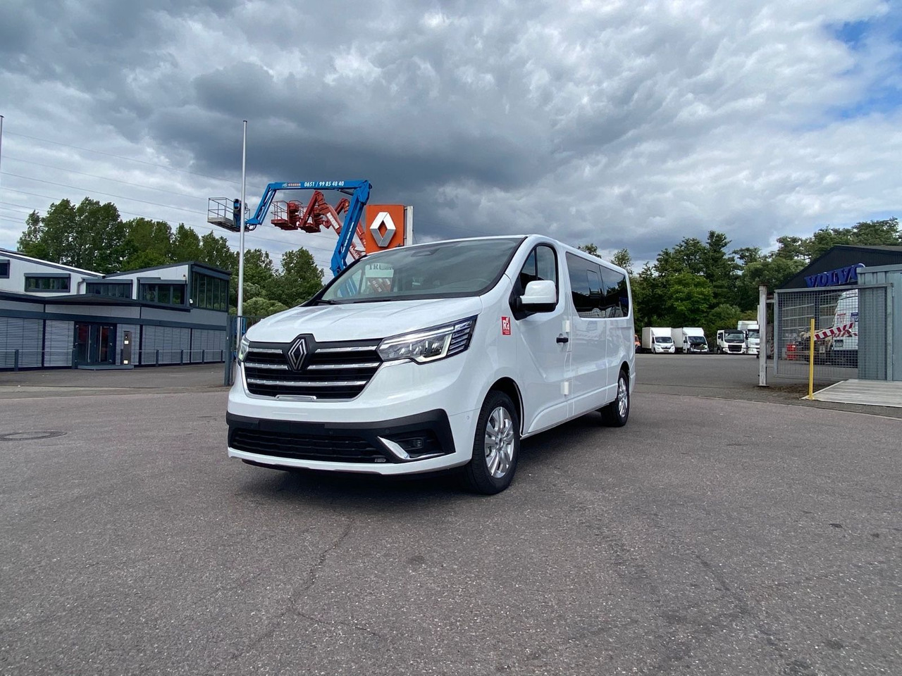 Renault TRAFIC RED KOMBI - Микроавтобус, Пассажирский фургон: фото 1 Renault TRAFIC RED KOMBI - Микроавтобус, Пассажирский фургон: фото 1
