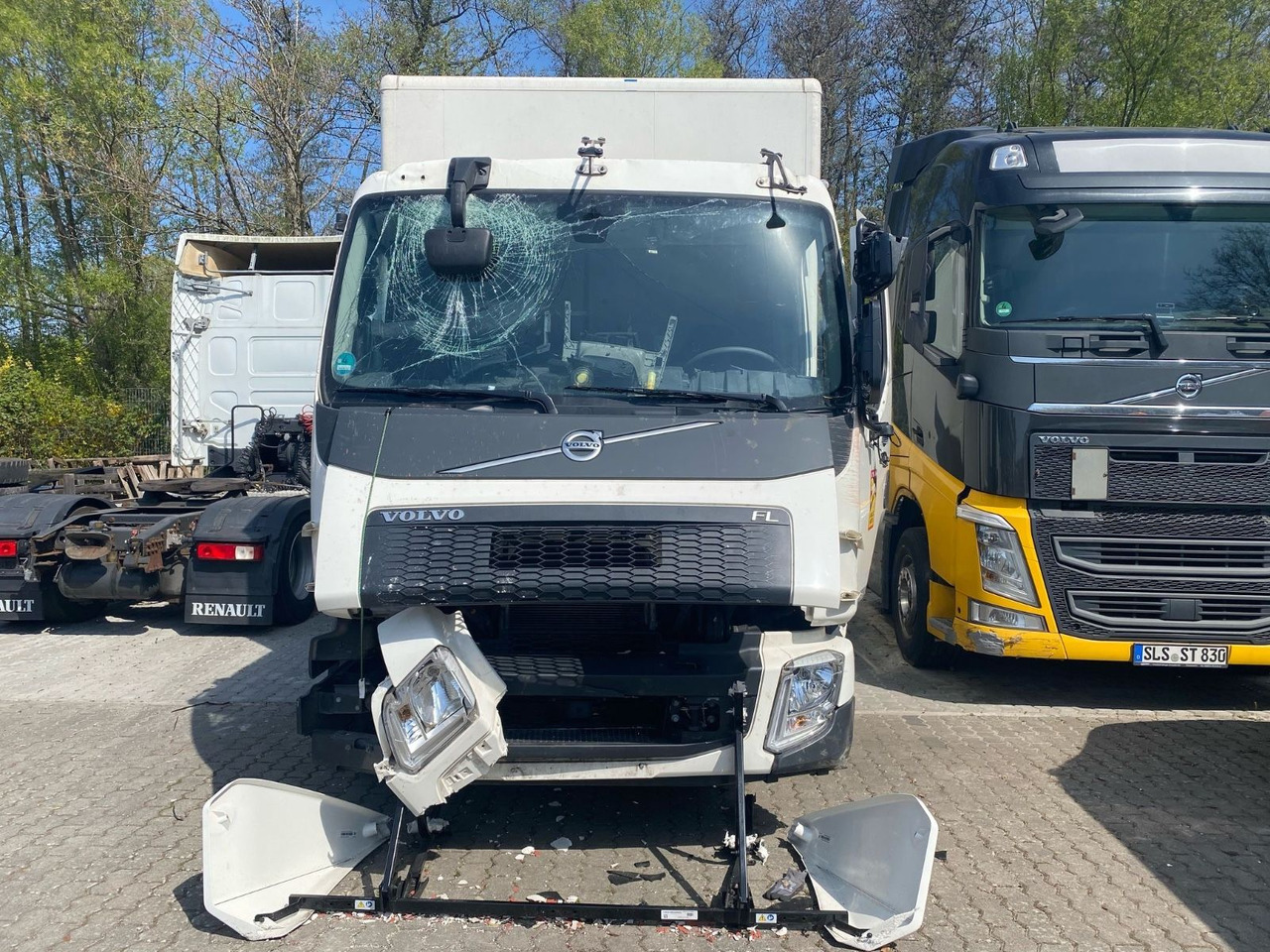 Volvo FL 16.280 Koffer Unfallschaden - Грузовик с закрытым кузовом: фото 3 Volvo FL 16.280 Koffer Unfallschaden - Грузовик с закрытым кузовом: фото 3
