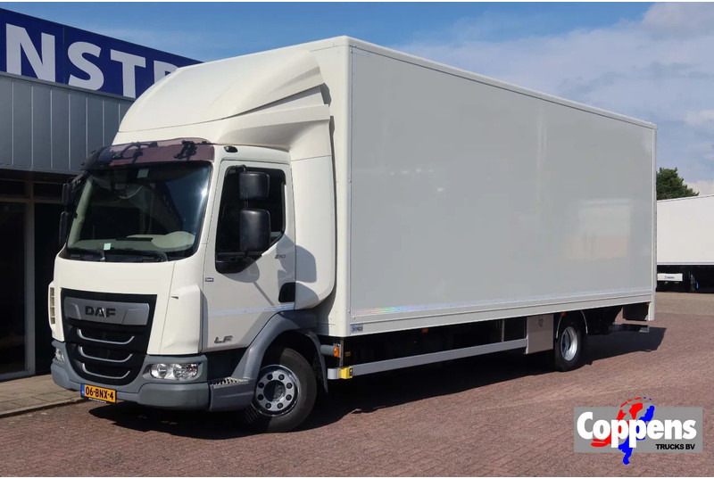 DAF LF 210 FA Bakwagen + Dhollandia 2000 kg klep extra accu set, 3x bindrail + stang. - Грузовик с закрытым кузовом: фото 1 DAF LF 210 FA Bakwagen + Dhollandia 2000 kg klep extra accu set, 3x bindrail + stang. - Грузовик с закрытым кузовом: фото 1