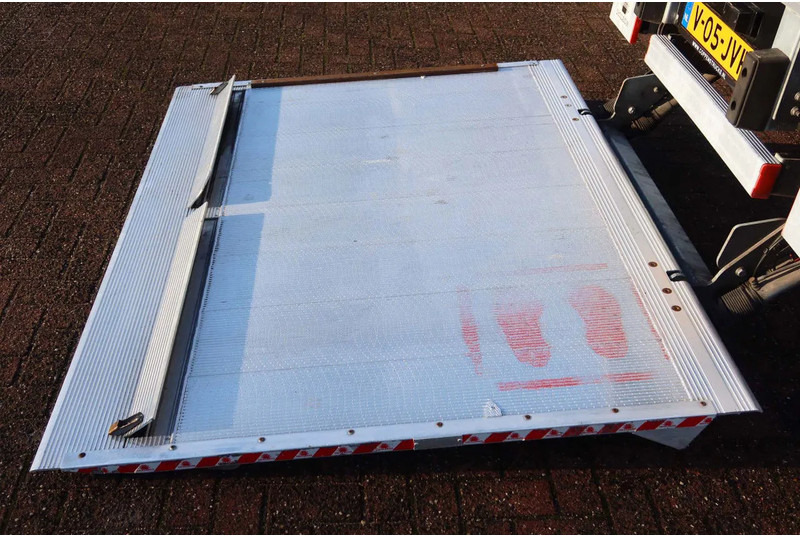 Iveco Daily 35C16 Carrier Xarios 350 Koel+Vries+verwarmen + stekker 220 volt, Dhollandia 750 kg klep - Фургон-рефрижератор: фото 5 Iveco Daily 35C16 Carrier Xarios 350 Koel+Vries+verwarmen + stekker 220 volt, Dhollandia 750 kg klep - Фургон-рефрижератор: фото 5