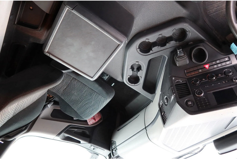 Грузовик с закрытым кузовом Mercedes-Benz Antos 1924L Huif + Klep Dhollandia 2000 KG Euro 6: фото 6 Грузовик с закрытым кузовом Mercedes-Benz Antos 1924L Huif + Klep Dhollandia 2000 KG Euro 6: фото 6