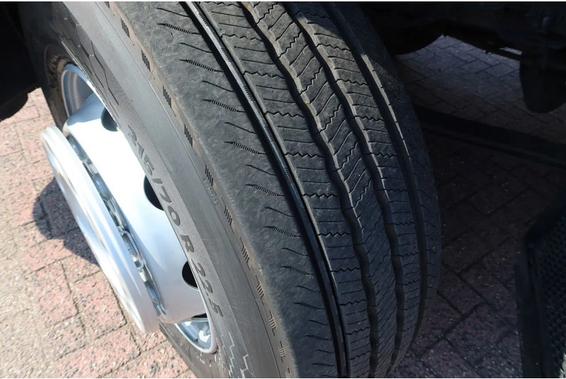 Mercedes-Benz Antos 2127 L Bak + klep 2000 kg Euro 6 - Грузовик с закрытым кузовом: фото 5 Mercedes-Benz Antos 2127 L Bak + klep 2000 kg Euro 6 - Грузовик с закрытым кузовом: фото 5