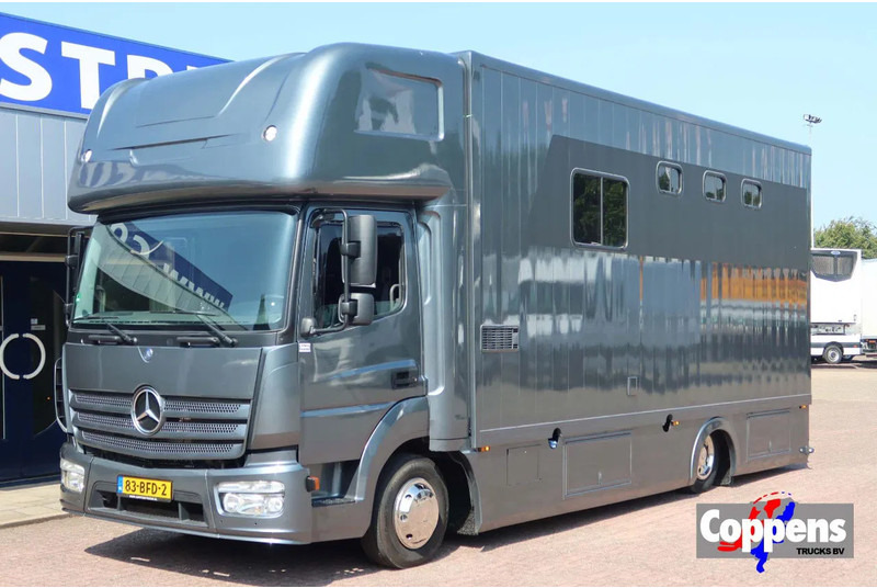 Mercedes-Benz Atego 816 L 3 Paarden/4 Ponies Nieuwe APK + nieuwe accu. - Коневоз: фото 1 Mercedes-Benz Atego 816 L 3 Paarden/4 Ponies Nieuwe APK + nieuwe accu. - Коневоз: фото 1