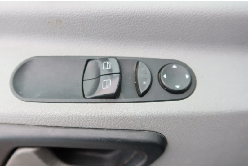 Mercedes-Benz 519 CDI V6 Motor 519 CDI V6 Motor + B.E Trailer - Тягач: фото 5 Mercedes-Benz 519 CDI V6 Motor 519 CDI V6 Motor + B.E Trailer - Тягач: фото 5