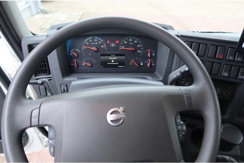 Грузовик с закрытым кузовом Volvo FL 250 Bakwagen + Dhollandia 1500 kg: фото 9