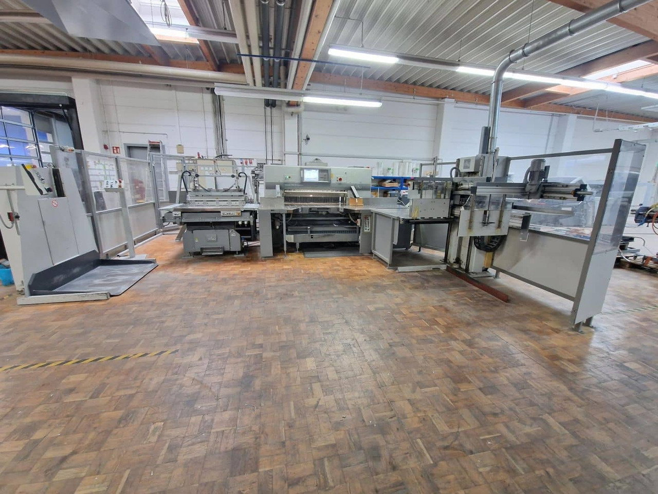 Polar 137XT-AT - Бумагорезательная машина: фото 1 Polar 137XT-AT - Бумагорезательная машина: фото 1