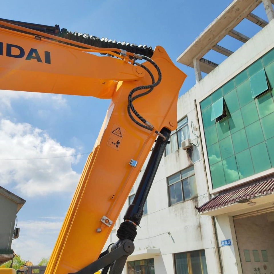 Hyundai R220LC-9S - Гусеничный экскаватор: фото 2 Hyundai R220LC-9S - Гусеничный экскаватор: фото 2