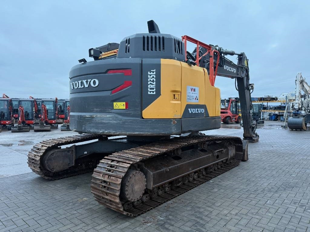 Volvo ECR 235 - Гусеничный экскаватор: фото 5 Volvo ECR 235 - Гусеничный экскаватор: фото 5