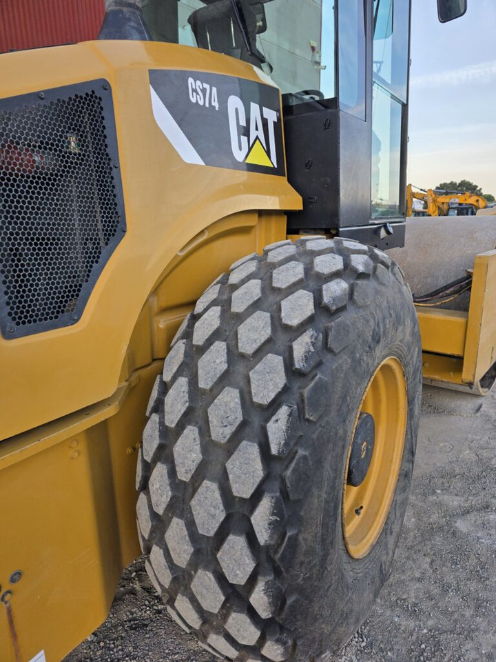 CAT CS74 - Каток: фото 4 CAT CS74 - Каток: фото 4