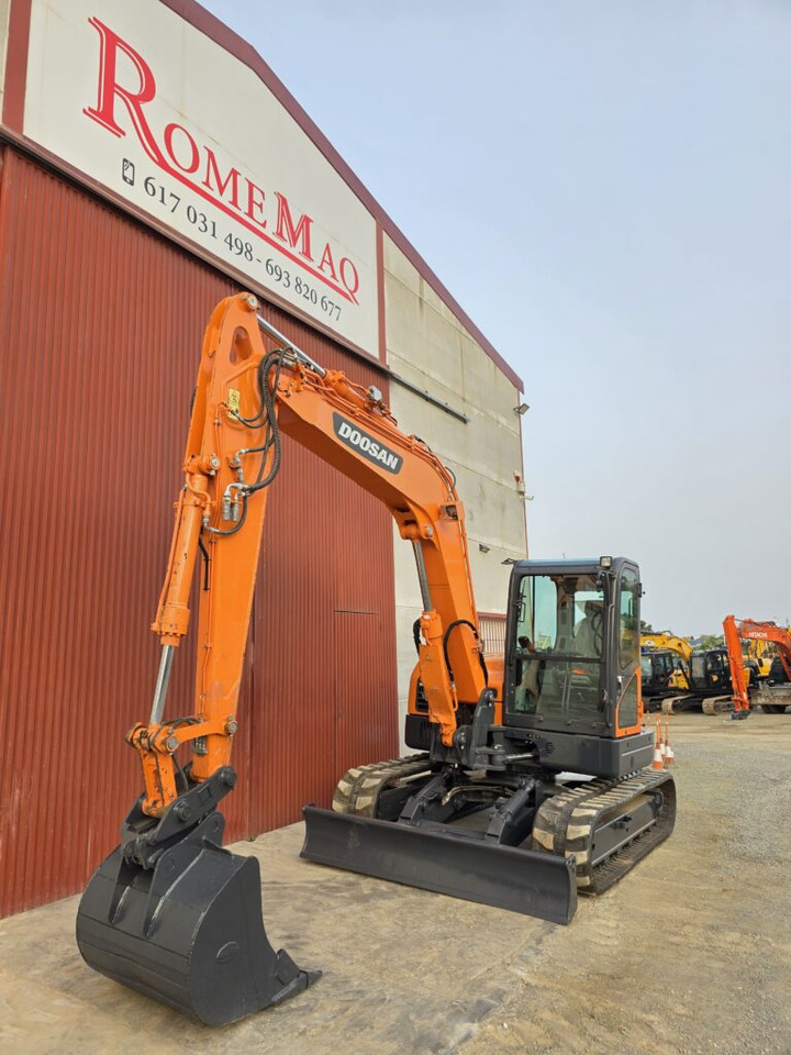 DOOSAN DX85R-3 - Мини-экскаватор: фото 3 DOOSAN DX85R-3 - Мини-экскаватор: фото 3