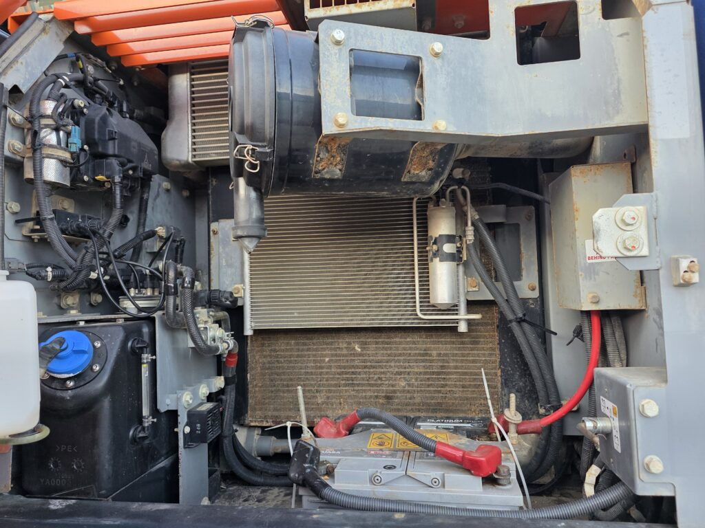 HITACHI ZX140W-6 - Колёсный экскаватор: фото 5 HITACHI ZX140W-6 - Колёсный экскаватор: фото 5