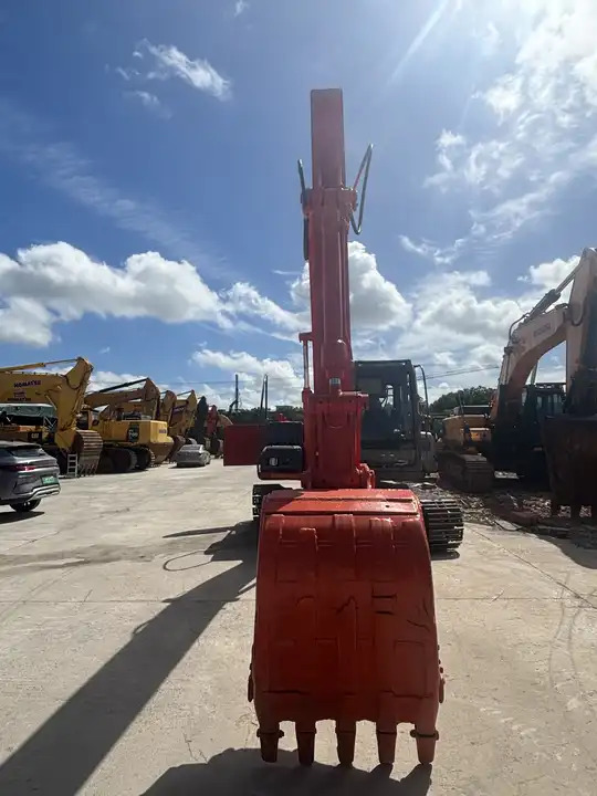 12 Ton Tracked Excavator Low Working Hours Hitachi Zx120 Hydraulic Excavator With Isuzu Engine In Shanghai - Гусеничный экскаватор: фото 3 12 Ton Tracked Excavator Low Working Hours Hitachi Zx120 Hydraulic Excavator With Isuzu Engine In Shanghai - Гусеничный экскаватор: фото 3