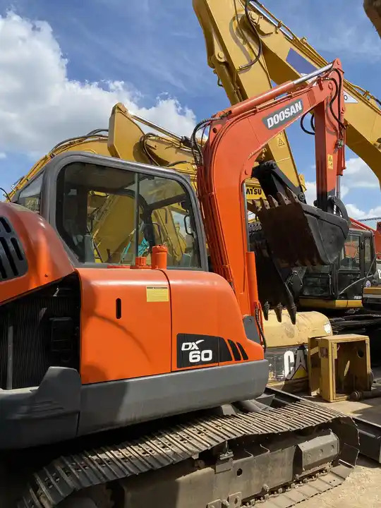 6tons doosan excavator used dx60 dh60 dx55 dh55 mini excavator free shipping - Гусеничный экскаватор: фото 3 6tons doosan excavator used dx60 dh60 dx55 dh55 mini excavator free shipping - Гусеничный экскаватор: фото 3