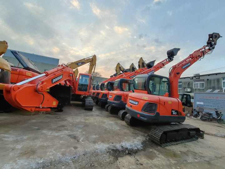 Awesome Performance Korea Imported Small Scale Used Doosan Dx60 Excavator in Shanghai good price - Гусеничный экскаватор: фото 3 Awesome Performance Korea Imported Small Scale Used Doosan Dx60 Excavator in Shanghai good price - Гусеничный экскаватор: фото 3