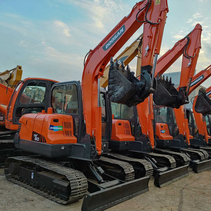 Awesome Performance Korea Imported Small Scale Used Doosan Dx60 Excavator in Shanghai good price - Гусеничный экскаватор: фото 1 Awesome Performance Korea Imported Small Scale Used Doosan Dx60 Excavator in Shanghai good price - Гусеничный экскаватор: фото 1