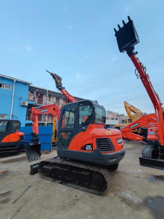 Awesome Performance Korea Imported Small Scale Used Doosan Dx60 Excavator in Shanghai good price - Гусеничный экскаватор: фото 2 Awesome Performance Korea Imported Small Scale Used Doosan Dx60 Excavator in Shanghai good price - Гусеничный экскаватор: фото 2