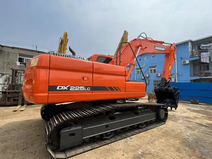 Best Selling DOOSAN excavator machine construction used machinery equipment dx225 used excavators in stock - Экскаватор: фото 3 Best Selling DOOSAN excavator machine construction used machinery equipment dx225 used excavators in stock - Экскаватор: фото 3