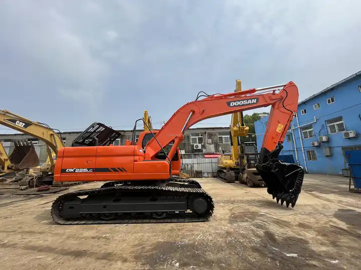 Best Selling DOOSAN excavator machine construction used machinery equipment dx225 used excavators in stock - Экскаватор: фото 2 Best Selling DOOSAN excavator machine construction used machinery equipment dx225 used excavators in stock - Экскаватор: фото 2