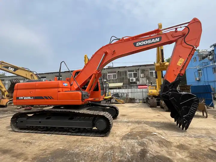 Best Selling DOOSAN excavator machine construction used machinery equipment dx225 used excavators in stock - Экскаватор: фото 4 Best Selling DOOSAN excavator machine construction used machinery equipment dx225 used excavators in stock - Экскаватор: фото 4