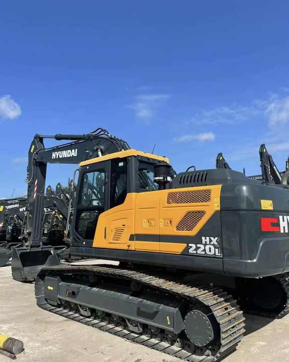 Certificated High Quality Hyundai 220LC Excavator 220lc-9s HX220L 220HD 22 Tons Excavator for Sale - Экскаватор: фото 1 Certificated High Quality Hyundai 220LC Excavator 220lc-9s HX220L 220HD 22 Tons Excavator for Sale - Экскаватор: фото 1