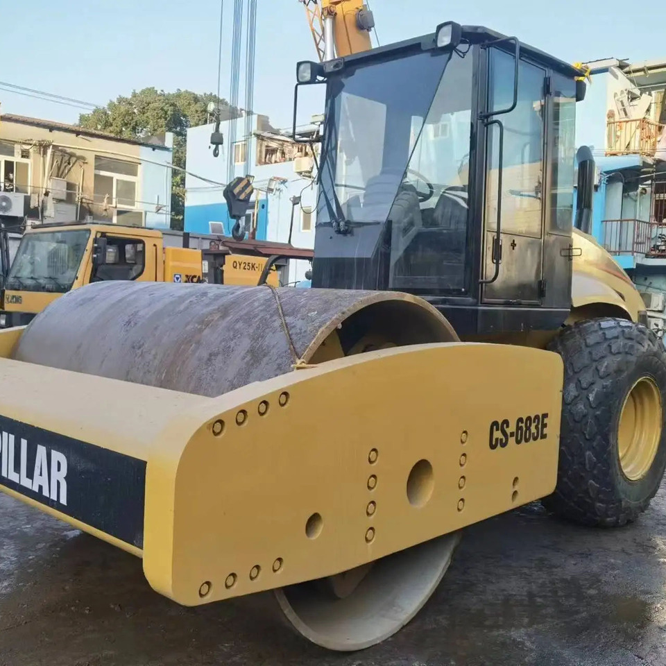 Good Quality Road Roller Caterpillar Cs683e Used Original Japan Road Roller Cat Cs683e Caterpillar Compactor Rollers - Дорожный каток: фото 1 Good Quality Road Roller Caterpillar Cs683e Used Original Japan Road Roller Cat Cs683e Caterpillar Compactor Rollers - Дорожный каток: фото 1