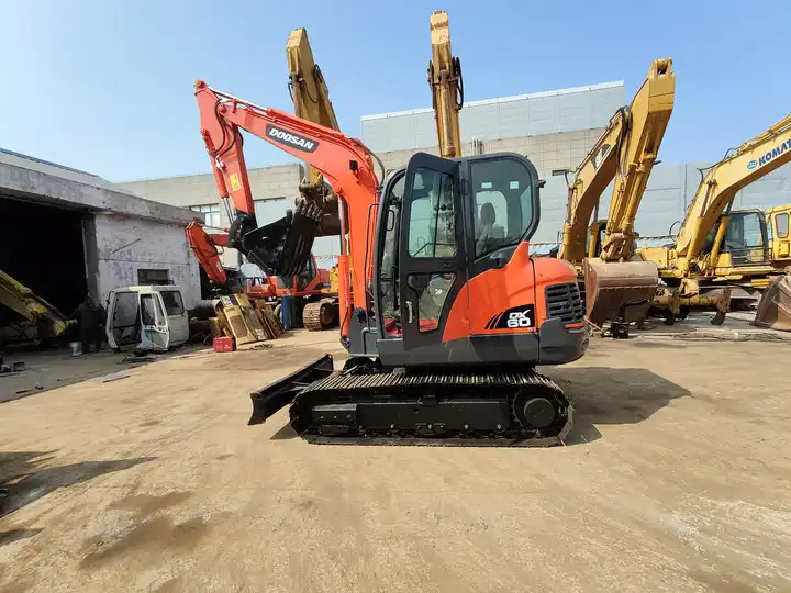 High Quality Hot Sale Used 6t Mini Excavator Original Korea Doosan Used Excavators Doosan Dx60 With Good Performance - Гусеничный экскаватор: фото 3 High Quality Hot Sale Used 6t Mini Excavator Original Korea Doosan Used Excavators Doosan Dx60 With Good Performance - Гусеничный экскаватор: фото 3