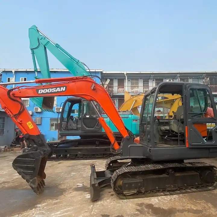 High Quality Secondhand Small Excavator Doosan Dx60 Dx75 Korea Origin Mini Excavator Machine Good Price For Guyana - Гусеничный экскаватор: фото 1 High Quality Secondhand Small Excavator Doosan Dx60 Dx75 Korea Origin Mini Excavator Machine Good Price For Guyana - Гусеничный экскаватор: фото 1