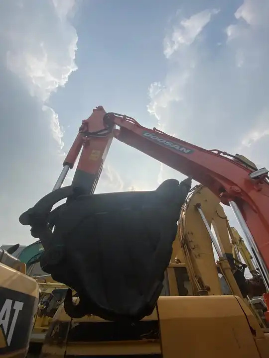 High Quality Secondhand Small Excavator Doosan Dx60 Dx75 Korea Origin Mini Excavator Machine Good Price For Guyana - Гусеничный экскаватор: фото 5 High Quality Secondhand Small Excavator Doosan Dx60 Dx75 Korea Origin Mini Excavator Machine Good Price For Guyana - Гусеничный экскаватор: фото 5