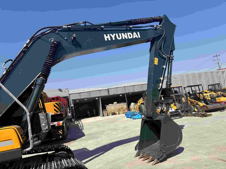 Less Hour 22 Tons Korea Original Used Hyundai 220LC-9S 225LC-9T Excavator for Sale - Экскаватор: фото 4 Less Hour 22 Tons Korea Original Used Hyundai 220LC-9S 225LC-9T Excavator for Sale - Экскаватор: фото 4
