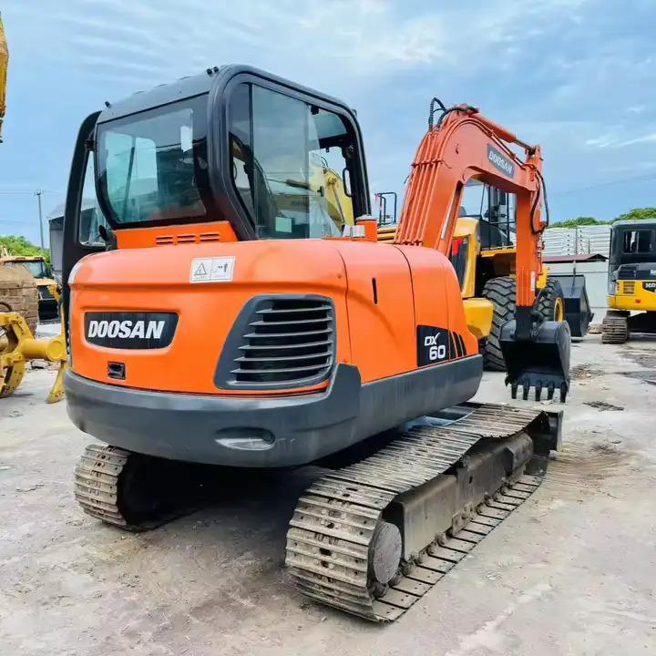 Nice Performance 6t Small Used Excavator,Original Korea Doosan Used Excavators Doosan Dx60 For Sale In Shanghai - Гусеничный экскаватор: фото 2 Nice Performance 6t Small Used Excavator,Original Korea Doosan Used Excavators Doosan Dx60 For Sale In Shanghai - Гусеничный экскаватор: фото 2