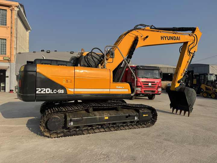 Perfect Condition usada excavadora 22ton Hyundai 220LC Hyundai Excavator Used 220LC-9S excavator For Construction For Sale - Гусеничный экскаватор: фото 3 Perfect Condition usada excavadora 22ton Hyundai 220LC Hyundai Excavator Used 220LC-9S excavator For Construction For Sale - Гусеничный экскаватор: фото 3