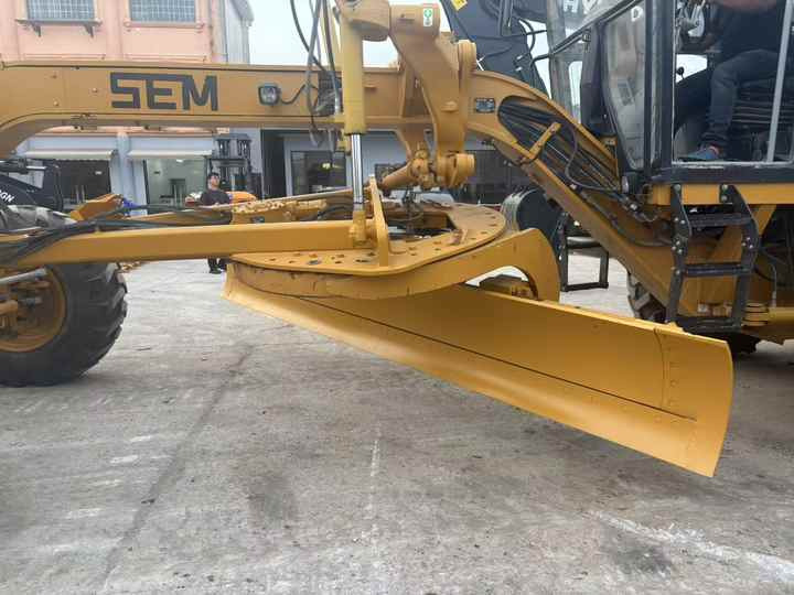 Second Hand SEM921 Motor Grader / Second Hand Motor Grader Sem 921 922 919 SEM Motor Grader for Sale - Грейдер: фото 4 Second Hand SEM921 Motor Grader / Second Hand Motor Grader Sem 921 922 919 SEM Motor Grader for Sale - Грейдер: фото 4