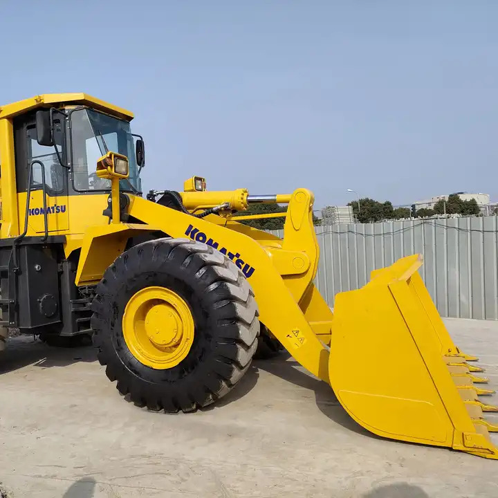 Used 7 Ton Heavy Front Loader Komatsu Wa470 Good Price Japan Made Tire Loader In Shanghai - Колёсный погрузчик: фото 1 Used 7 Ton Heavy Front Loader Komatsu Wa470 Good Price Japan Made Tire Loader In Shanghai - Колёсный погрузчик: фото 1