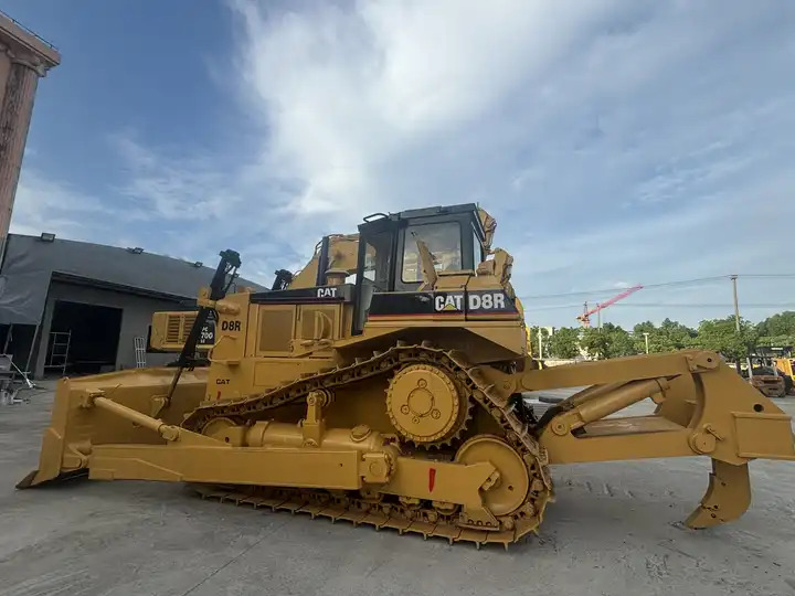 Used CAT D8R bulldozer in good condition for sale - Бульдозер: фото 3 Used CAT D8R bulldozer in good condition for sale - Бульдозер: фото 3