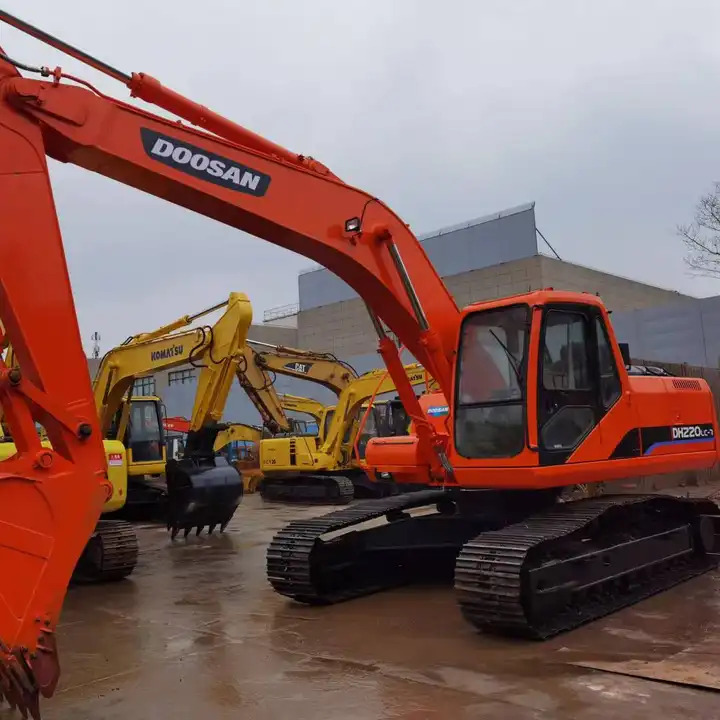 Used Doosan DH220-7 excavator on sale with manual engine made in Korea - Гусеничный экскаватор: фото 2 Used Doosan DH220-7 excavator on sale with manual engine made in Korea - Гусеничный экскаватор: фото 2