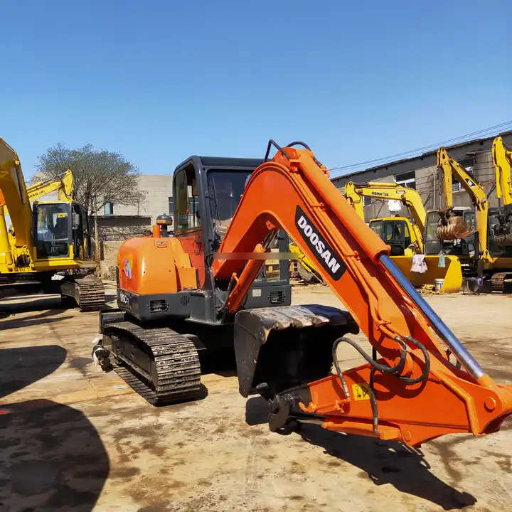 Used Doosan Machinery for Sale Mini excavator DH55-V DH60-7 for sale Fast Delivery Competitive Price Digger Hydraulic Excavator - Гусеничный экскаватор: фото 3 Used Doosan Machinery for Sale Mini excavator DH55-V DH60-7 for sale Fast Delivery Competitive Price Digger Hydraulic Excavator - Гусеничный экскаватор: фото 3