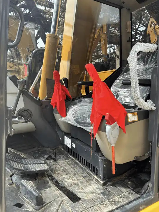 Used Komatsu PC 60-7 with Good Condition in Shanghai - Экскаватор: фото 4 Used Komatsu PC 60-7 with Good Condition in Shanghai - Экскаватор: фото 4