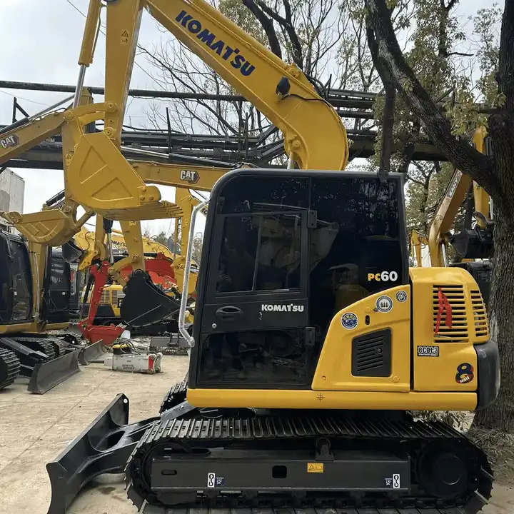 Used Komatsu PC 60-7 with Good Condition in Shanghai - Экскаватор: фото 1 Used Komatsu PC 60-7 with Good Condition in Shanghai - Экскаватор: фото 1
