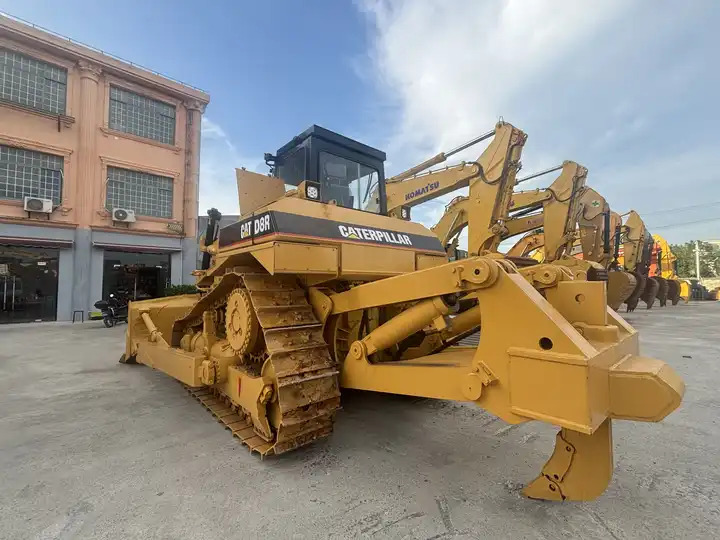 Used caterpillar bulldozer d8r for sale original used crawler bulldozer - Бульдозер: фото 4 Used caterpillar bulldozer d8r for sale original used crawler bulldozer - Бульдозер: фото 4