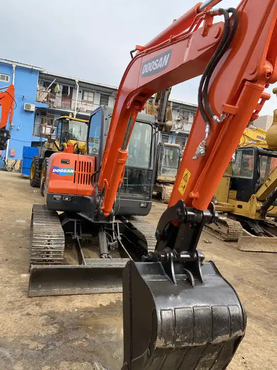 Used excavator Doosan DX60 with excellent working condition on sale Used Doosan DX60 excavator, Doosan DX60 mini excavators - Гусеничный экскаватор: фото 3 Used excavator Doosan DX60 with excellent working condition on sale Used Doosan DX60 excavator, Doosan DX60 mini excavators - Гусеничный экскаватор: фото 3